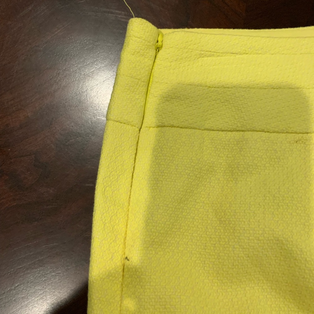 Beautiful yellow skirt with size zipper and back split